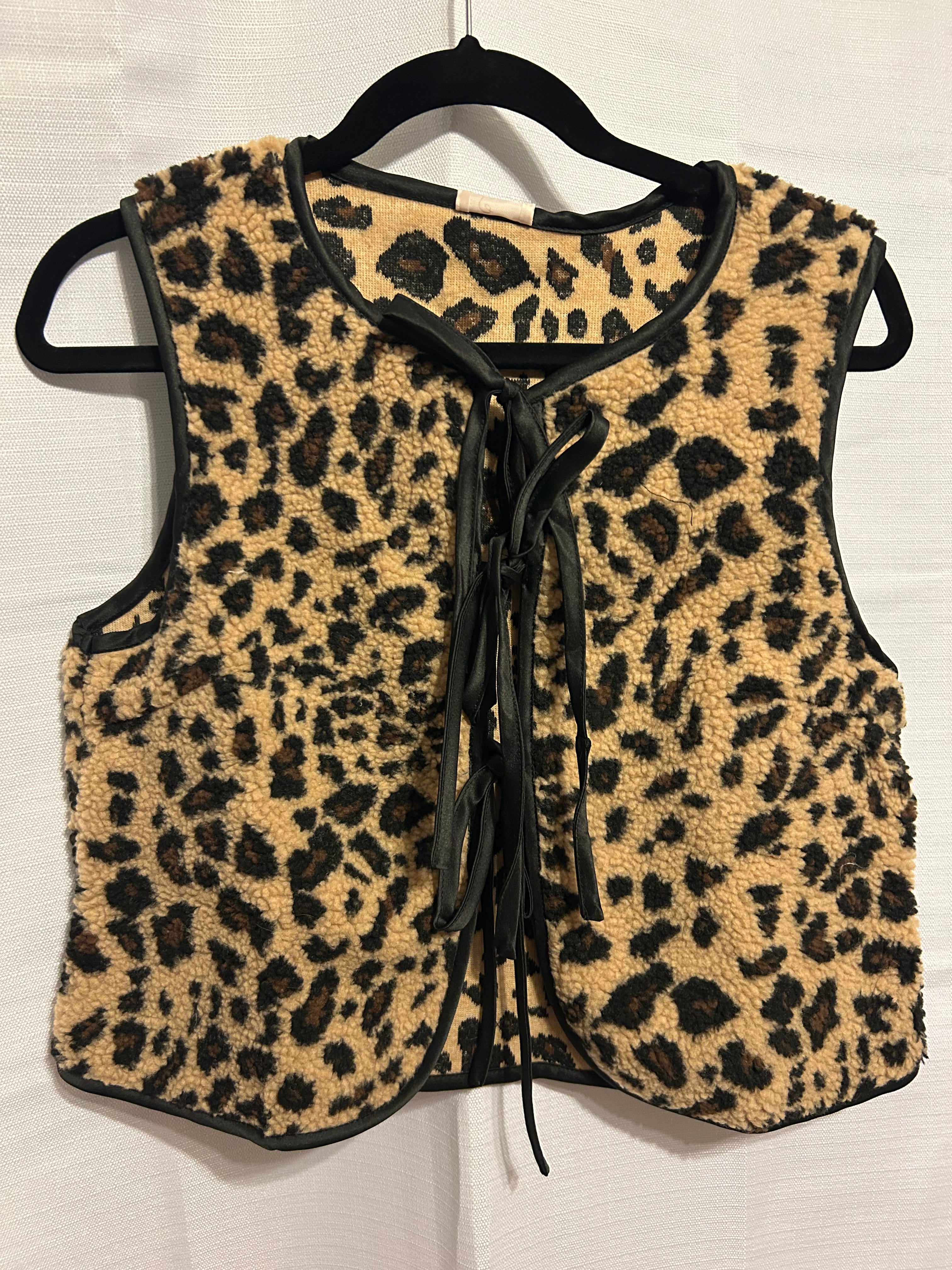 Front Ribbon Leopard Sherpa Vest
